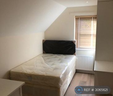1 bedroom in a house share to rent - Photo 3