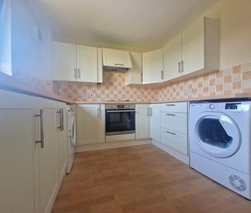 3 bedroom flat to rent - Photo 6