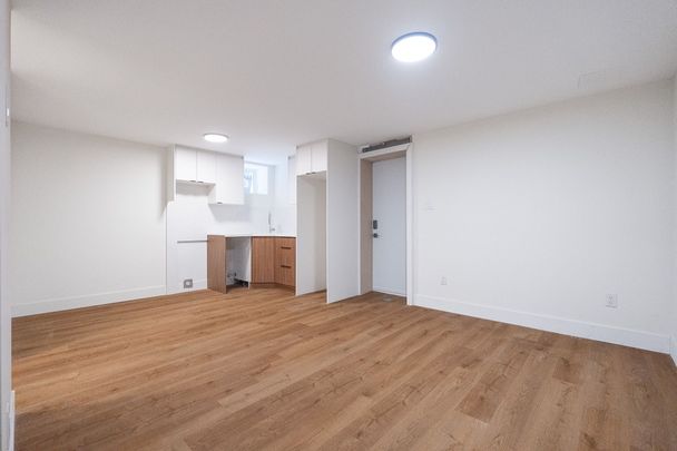 For Lease - 7 Earnscliffe Road Unit# 2, Toronto, Ontario - Photo 1