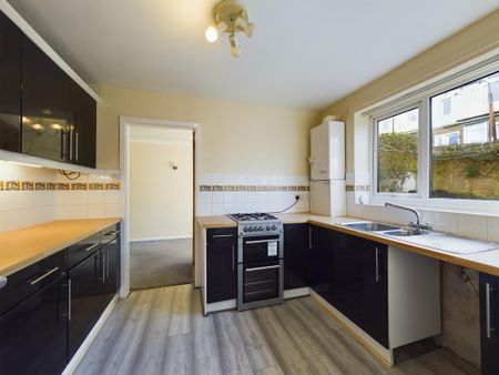 3 bedroom semi-detached house to rent - Photo 2