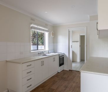 Comfortable Three Bedroom Unit - Photo 3