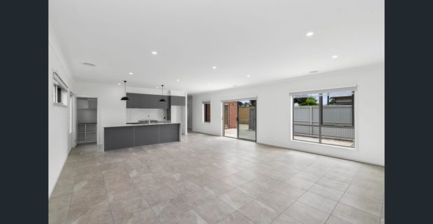 Contemporary living at a convenient location - Photo 1