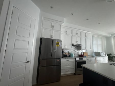 For Lease - 3036 William Cutmore Boulevard Unit# Master, Oakville, Ontario - Photo 3