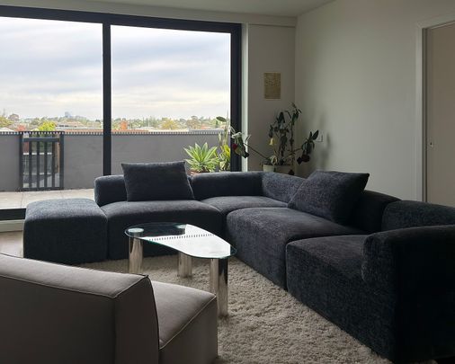 Caulfield South - Photo 1