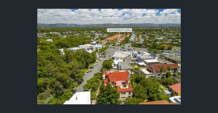 COASTAL CHARM IN HEART OF MERMAID BEACH - Photo 5
