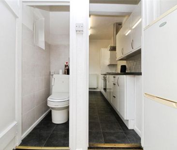 2 bedroom semi-detached house to rent - Photo 3