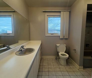 For Lease - Main 48 Marchwood Crescent, Richmond Hill, Ontario - Photo 6