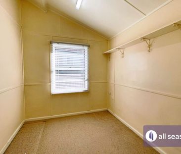 Spacious 4-Bedroom Home in Prime Family-Friendly Location - Photo 4