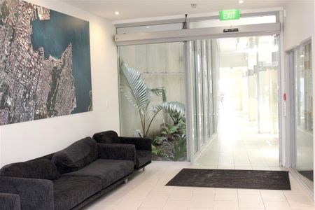 3 Bedroom Furnished Central City Apartment - Photo 4