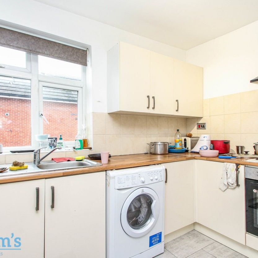 2 bed Flat for Rent - Photo 1