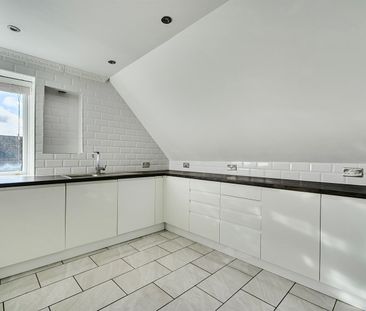 Cintra Avenue, Reading, RG2 7AU - Photo 1