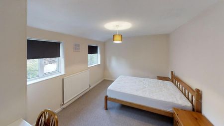 4 bedroom semi-detached house to rent - Photo 2