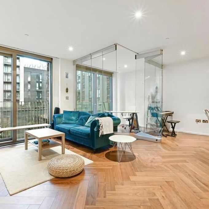 2 Bed Flat, Capital Building, SW11 - Photo 1