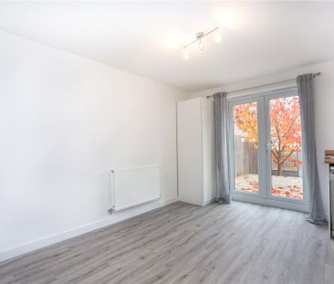 4 bedroom end of terrace house to rent - Photo 1