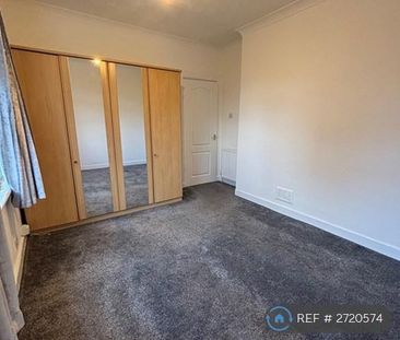 3 bedroom flat to rent - Photo 5