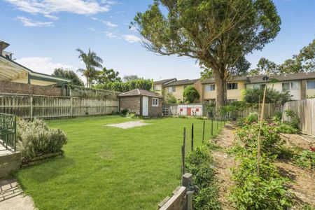 Quality Renovated 3 Bedroom Family Home ~ Quiet Location - Photo 3