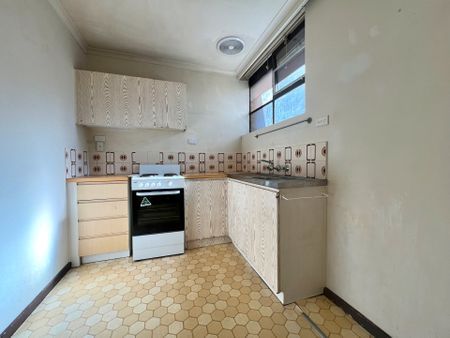 Cosy Apartment in the Heart of Box Hill - Photo 2