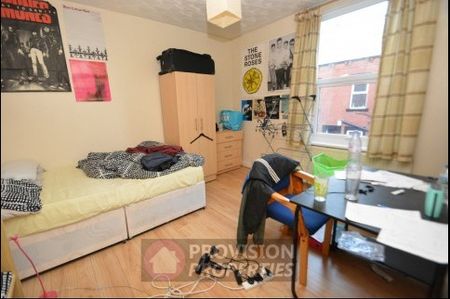 4 Bedroom Houses in Hyde Park - Photo 2