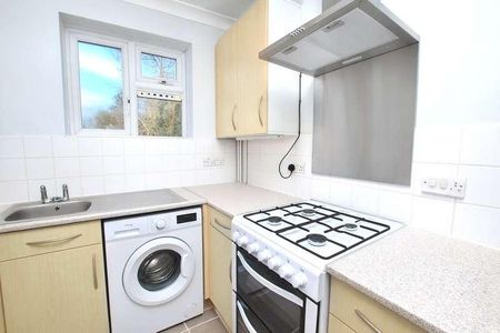 Roundhill Way, Guildford, Surrey, GU2 - Photo 3