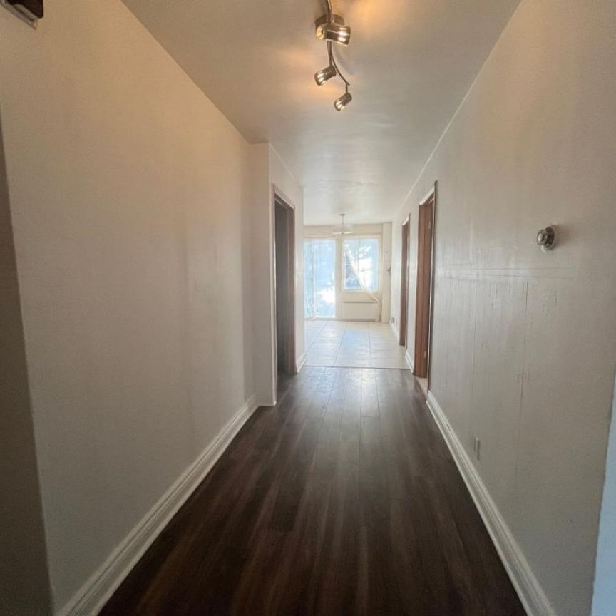 Spacieux et lumineux appartement de 3 chambres, situé au premier étage d'un duplex. - Photo 1