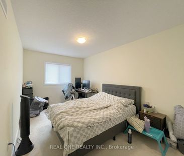 Townhouse For Lease | X8130592 - Photo 4