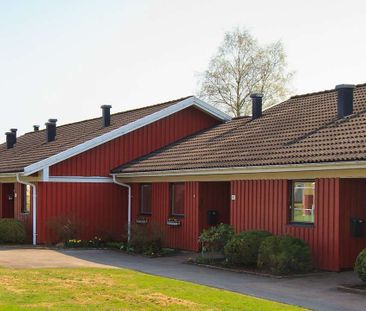 I hyran ingår kallhyra,förbrukning av el, värme och vatten debitera... - Foto 1