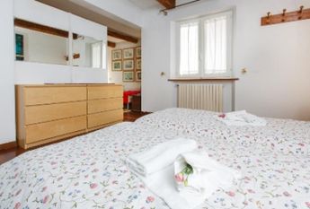 Center-Popolo: Modern, renovated 1 Bedroom, bath, kitchen. Parquet floors, bright, silent, located in beautiful villa near center, park, transport. Ref 847