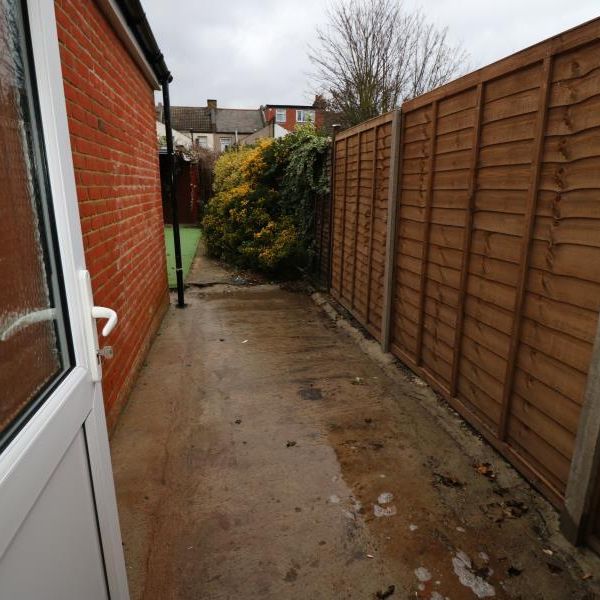 House share to rent - Photo 1