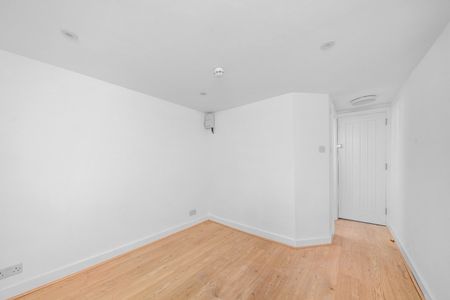 Room in a Shared House, Trevelyan Road, SW17 - Photo 4