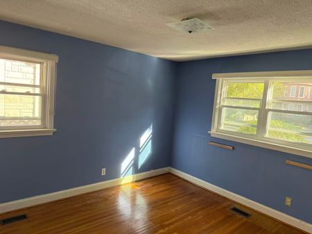 For Lease - 274 Elmwood Avenue, Toronto, Ontario - Photo 4