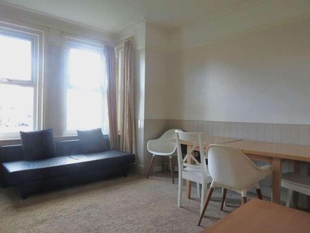 Bedroom Detached House In Ensbury, BH10 - Photo 3