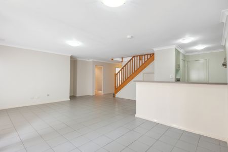 Beautifully Renovated Townhouse in Kelmscott - Photo 4