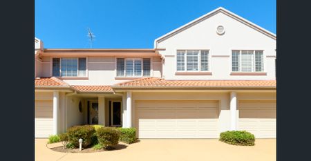 Impeccably presented townhouse in boutique beachside complex. - Photo 4