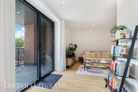 Voss Court, London - Photo 2