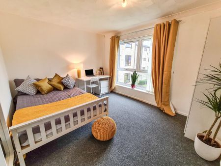 4 bedroom flat to rent - Photo 4