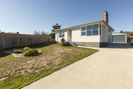 Lovely weatherboard Family home - Photo 2