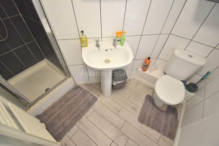 2 bedroom maisonette to rent - Photo 4