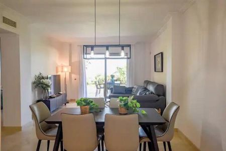 2 bedroom luxury Apartment for rent in Benahavís, Spain - Photo 2