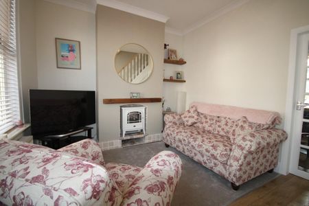 2 bedroom House To Let - Photo 2