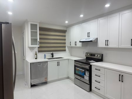 For Lease - 5 Bromley Crescent, Brampton, Ontario - Photo 2