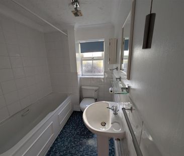 2 bedroom semi-detached house to rent - Photo 5