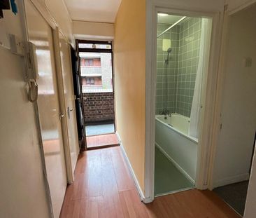 Room in a Shared Flat, London, SW4 - Photo 3