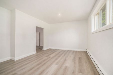 For Lease - 484 Queen Mary Street Unit# 1, Overbrook - Castleheights and Area, Ontario - Photo 4