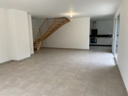 Location Maison 6 pièces 140m² - Photo 2