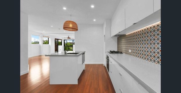 Discover the perfect blend of comfort and convenience in this ultra-affordable rental located in the heart of New Farm. - Photo 1