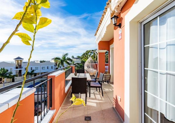 Apartamento con terraza y vistas en Los Cristianos – 0067-04600