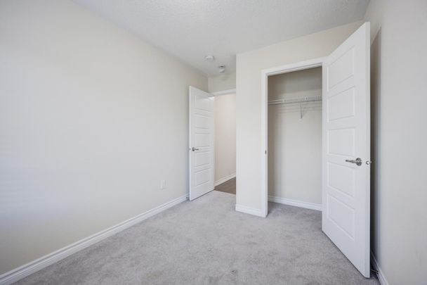 For Lease - 3082 Harebell Gate, Oakville, Ontario - Photo 1