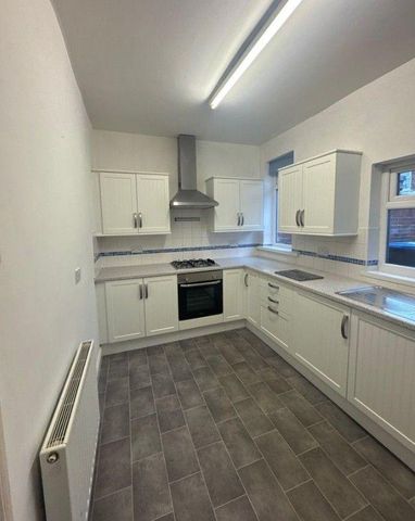 3 bedroom terraced house to rent - Photo 3