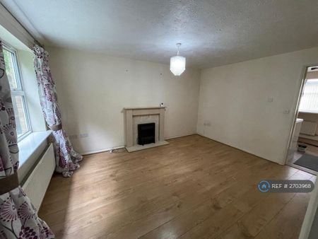 4 bedroom end of terrace house to rent - Photo 2