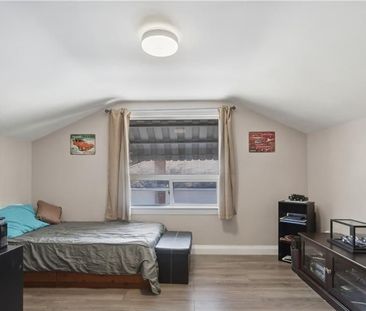 For Lease - 207 Thorold Road, Welland, Ontario - Photo 2